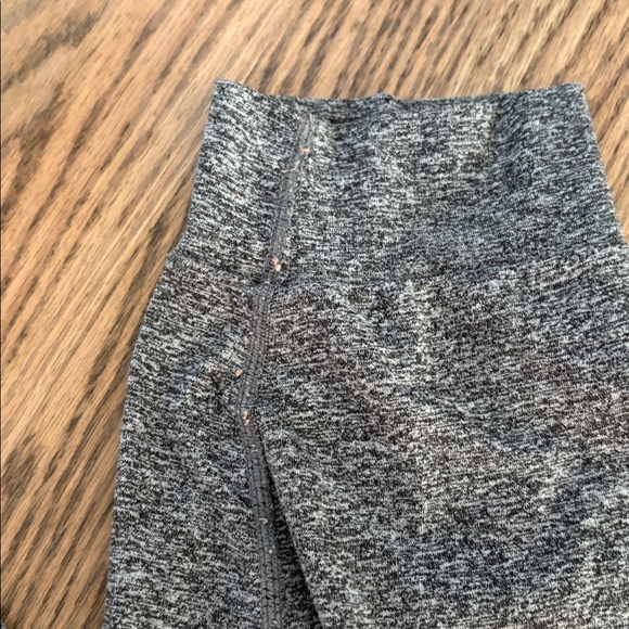 Vuori boyfriend jogger. Guc. Light grey with charcoal grey. Medium - Picture 16 of 16